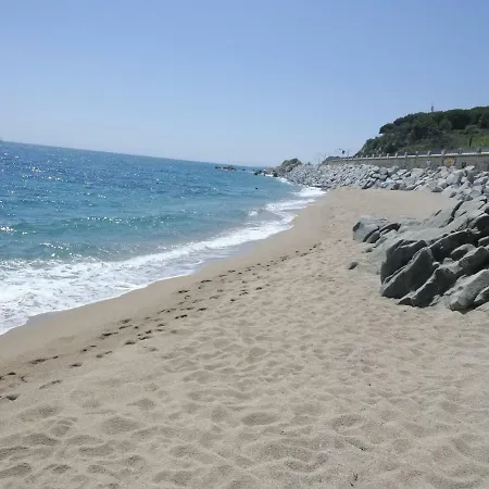 White Stones Beach In Sant Pol De Mar Exterior photo
